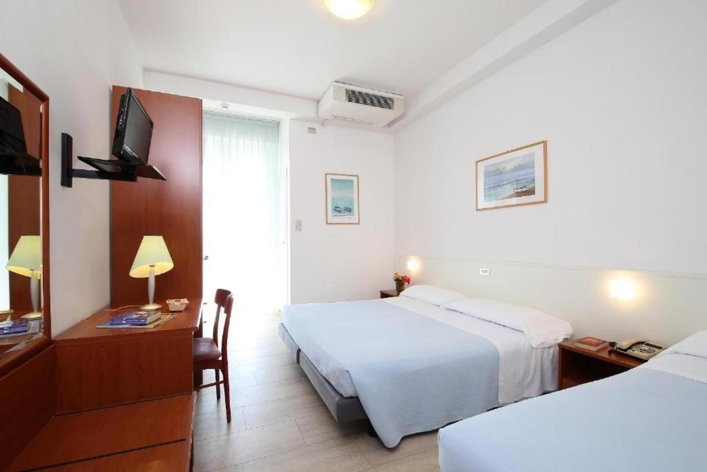 Hotel Caravel Marotta Exterior photo