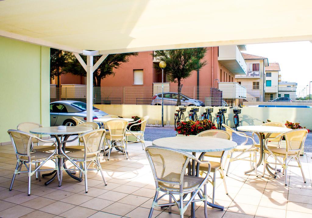 Hotel Caravel Marotta Exterior photo